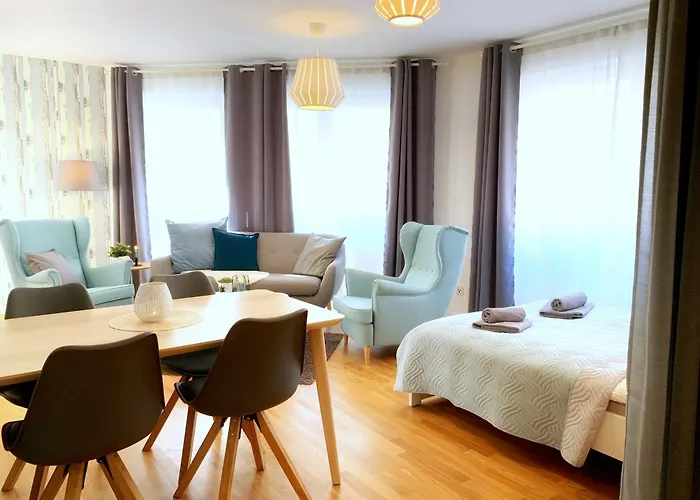 Moderne Ferienwohnung Mit Bodentiefer Dusche, Waschmaschine Und Kueche - \