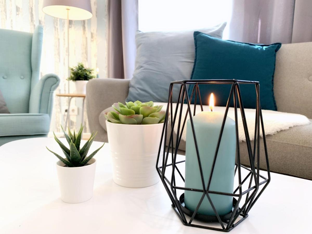 Moderne Mit Bodentiefer Dusche, Waschmaschine Und Kueche - 
